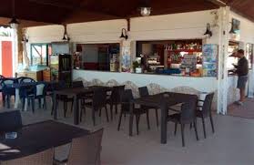 BAR: Si posso trovare dai gelati alle patatine,dalle bibite al caffe e anche molto altro